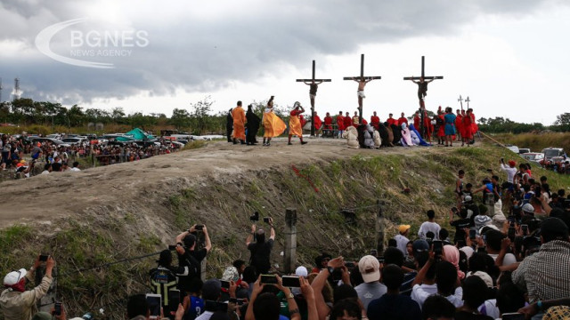 Filipino fanatics commemorated Good Friday with self-flagellation and crucifixion